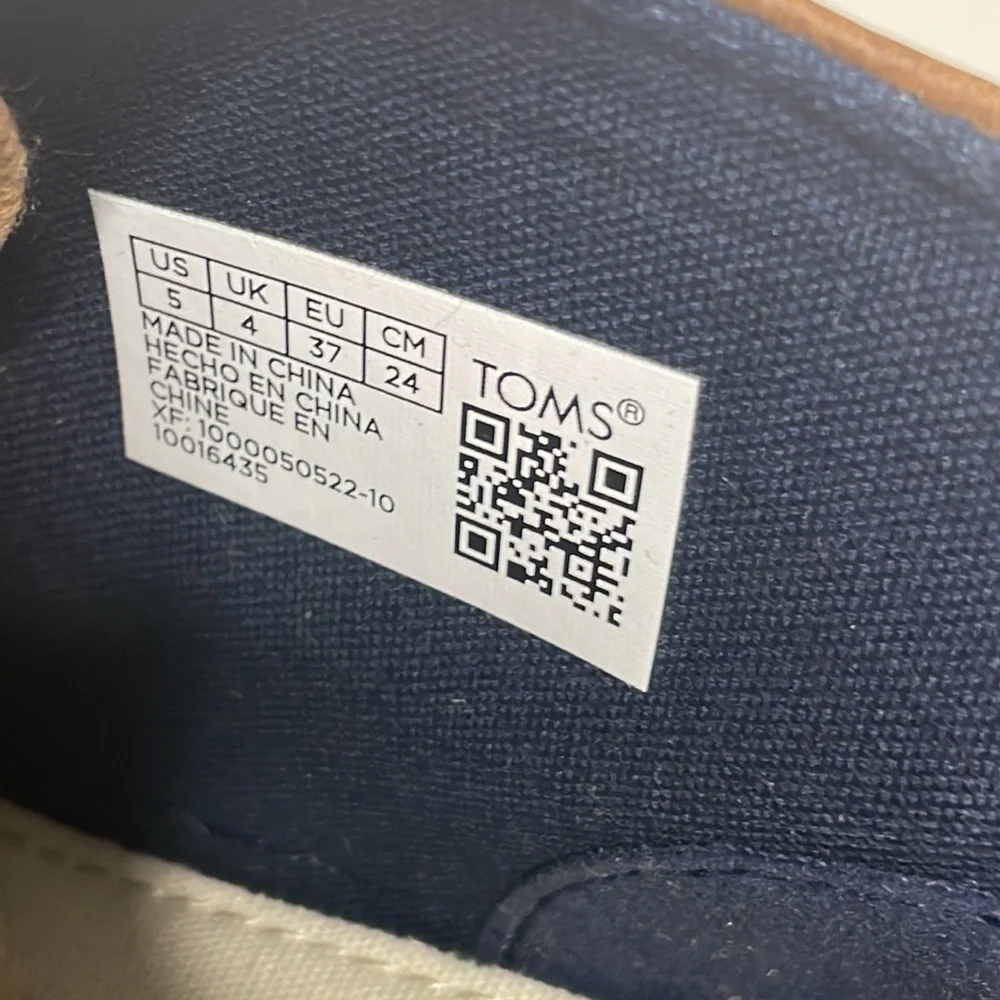 New‎ TOMS Youth Boots Capsule Sneakers sz 5 Tan
